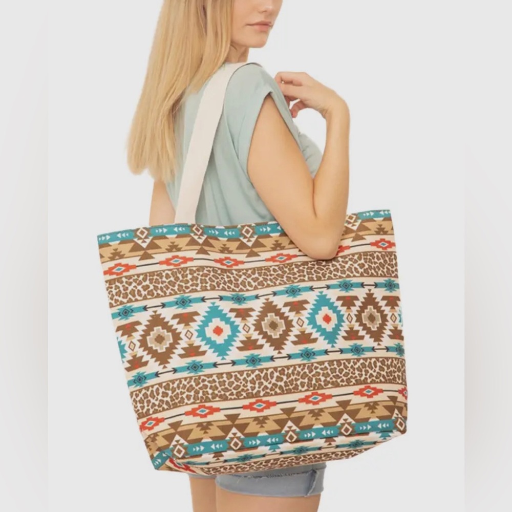 BRAND NEW*Leopard tribal pattern beach bag